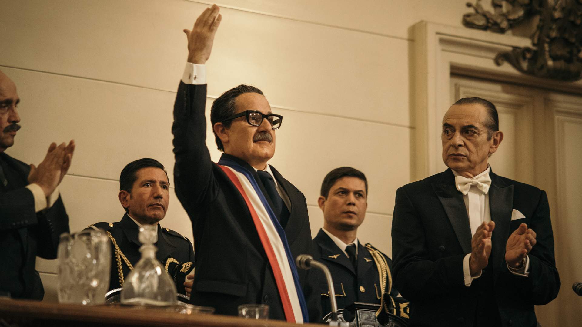 Alfredo Castro et Tito Bustamante dans Los Mil Días de Allende